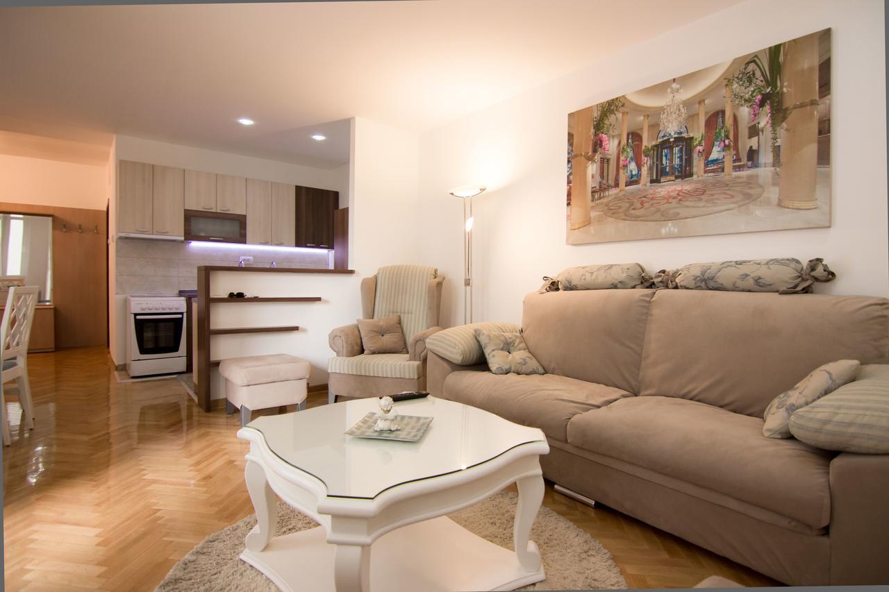 Apartments Near St. Sava Temple Belgrado Esterno foto